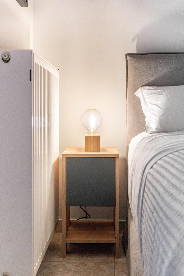Per56 By Smart Cozy Suites - Right Next To The Metro - Parking - Available 24Hr Athens Exterior photo