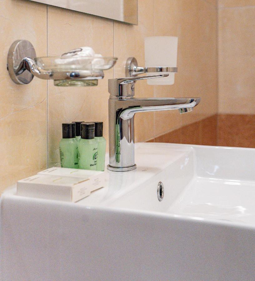 Per56 By Smart Cozy Suites - Right Next To The Metro - Parking - Available 24Hr Athens Exterior photo