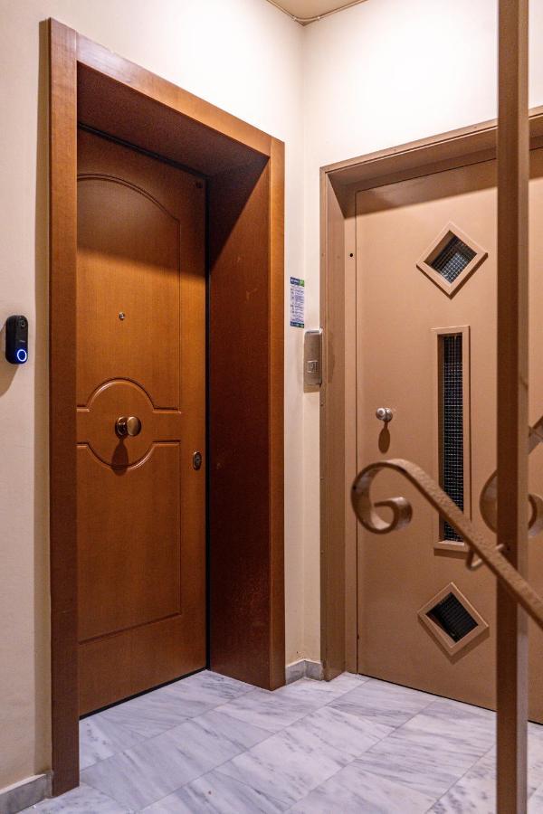 Per56 By Smart Cozy Suites - Right Next To The Metro - Parking - Available 24Hr Athens Exterior photo